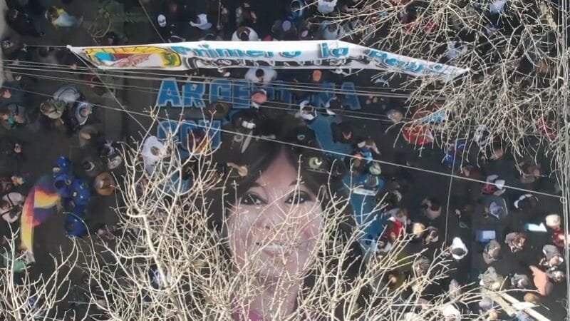 Apoiadores protestaram contra prisão de Cristina Kirchner