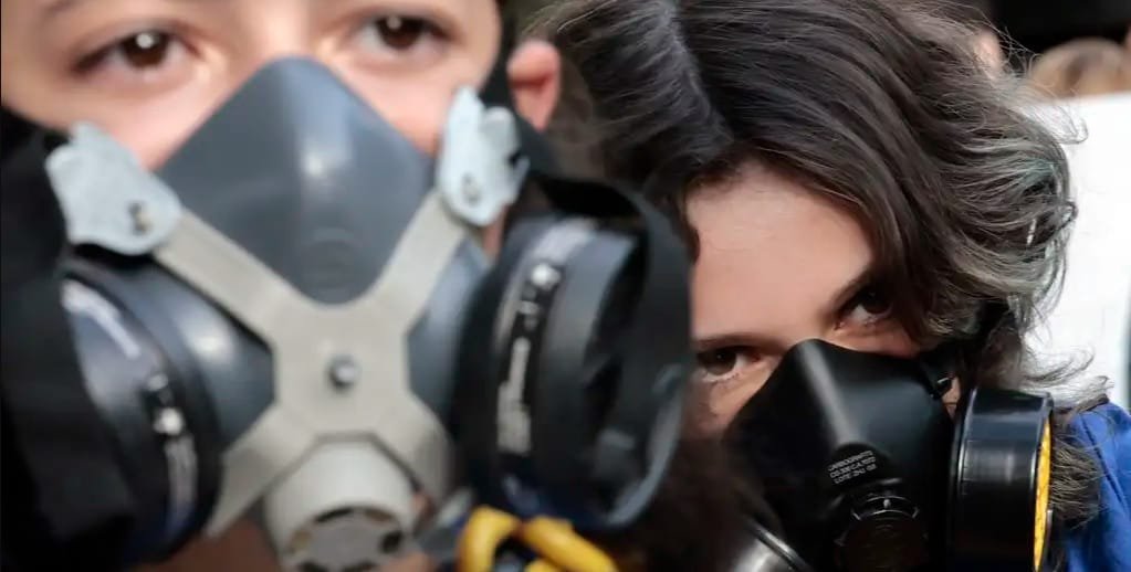 Ativistas máscaras protestos Greenpeace SP Misto Brasil