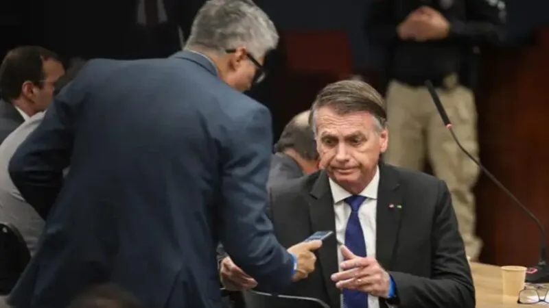 Bolsonaro disse na audiência de custódia que teve um surto