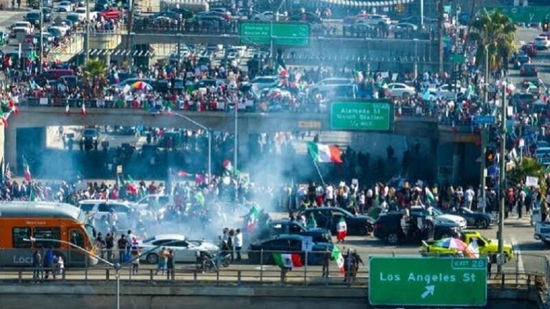 Trump manda mais tropas e protestos continuam em Los Angeles