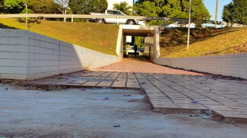 Começou a manutenção das passagens subterrâneas