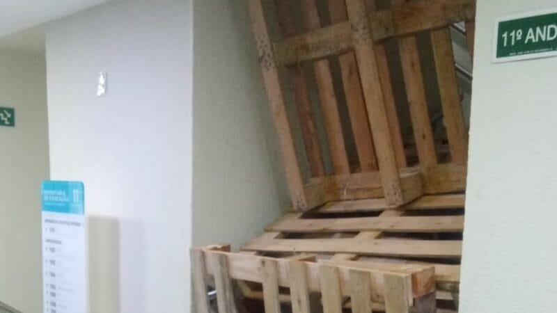 Confusão entre seguranças e professores em greve