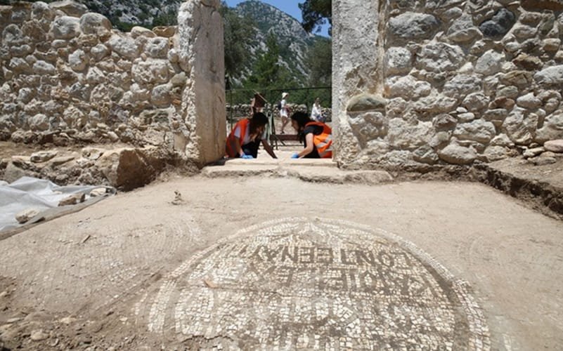 Igreja antiga Olympus inscrições antigas Misto Brasil