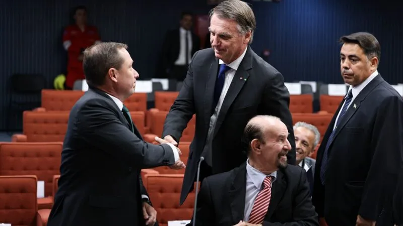 PGR se manifesta contra prisão domiciliar de Bolsonaro