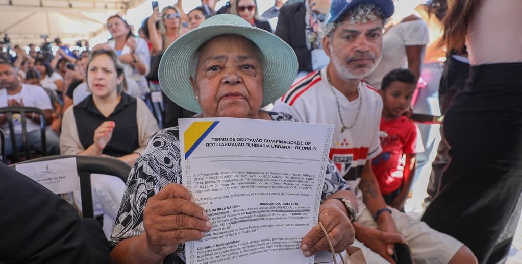 Idosa termo de posse de terra DF Misto Brasil