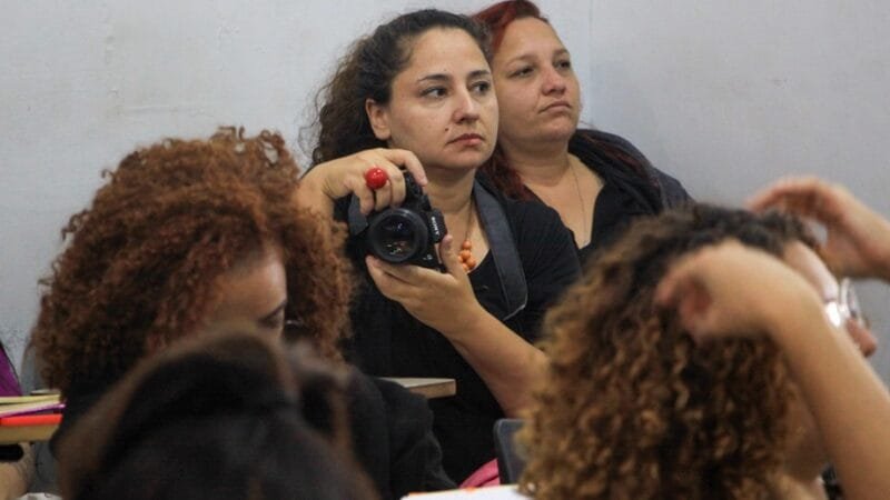 Mulheres participam de oficinas gratuitas para produção cultural no Projeto Luz, Som e Ação/Matheus H. Souza/Agência Brasília