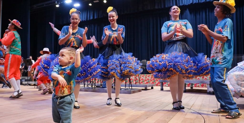 Quadrilha Junina DF menino cultura brincadeira Misto Brasil