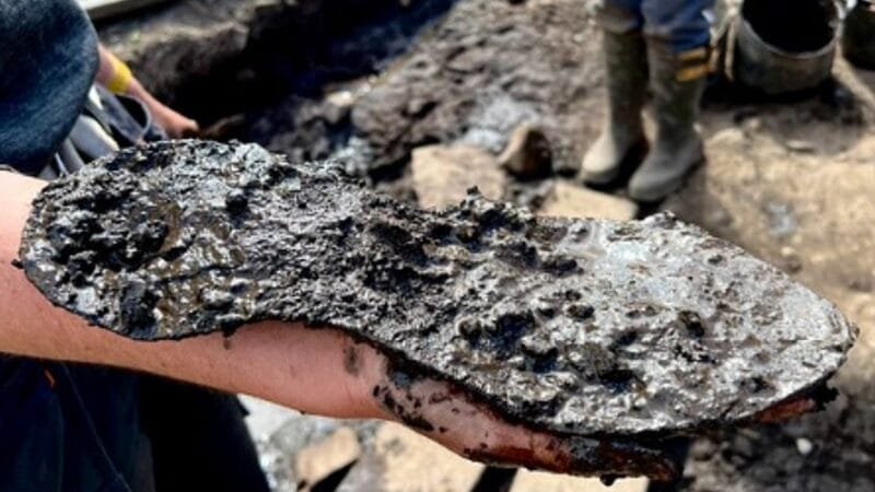 Sapato romano gigante é desenterrado na Inglaterra