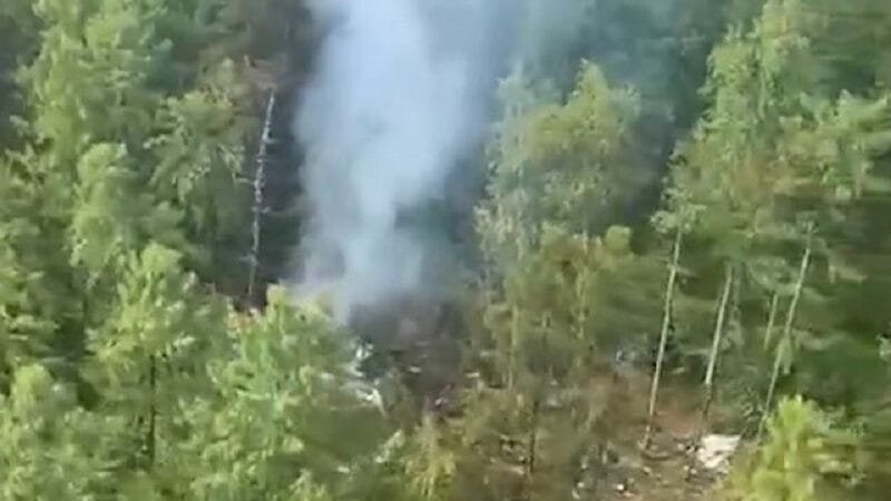 Socorristas encontram restos de avião com 43 passageiros