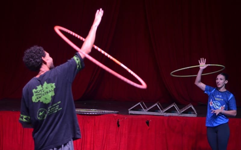 Circo malabarismo argola artista Misto Brasil