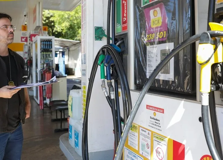 Governo zera PIS/Cofins da gasolina para conter preços