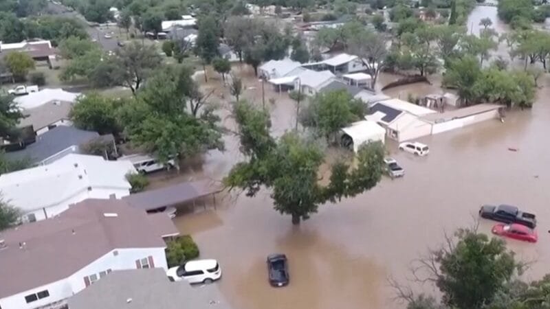 Enchentes repentinas deixaram 80 mortos no Texas