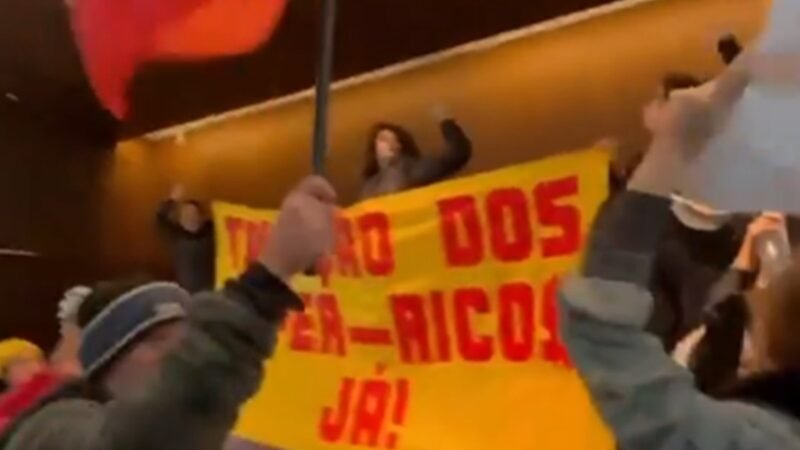 Os bobos da esquerda e da direita antes de agosto