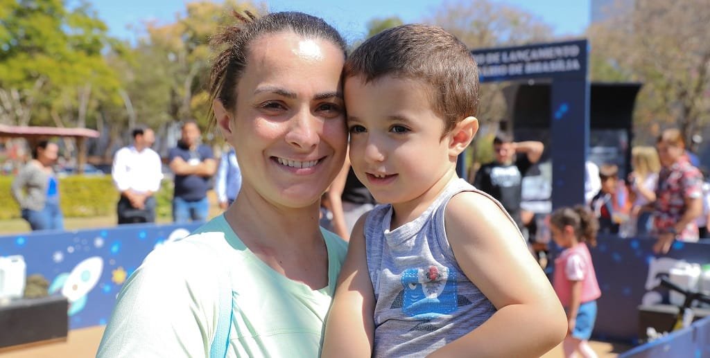 Talita Cavalcanti e o filho Planetário de Brasília Misto Brasil