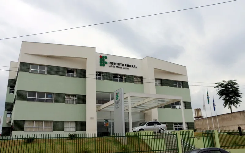 Instituto Federal de Educação, Ciência e Tecnologia do Sul de Minas Gerais Misto Brasil