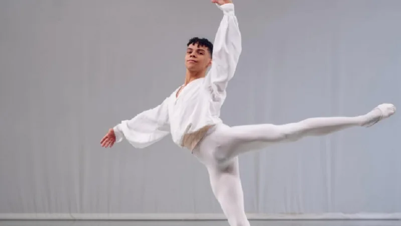 Brasileiro assina contrato vitalício com o Ópera de Paris