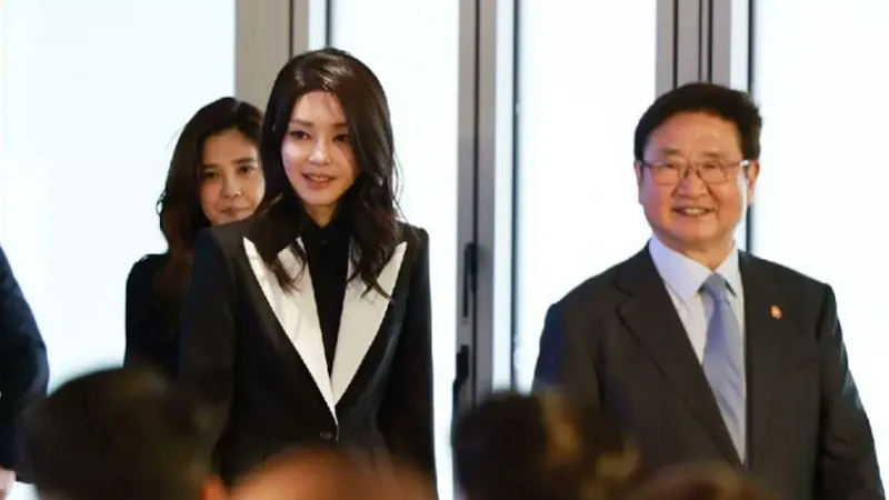 Mulher do ex-presidente da Coreia do Sul é presa