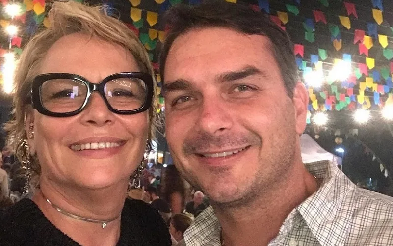 Flávio e Rogéria Bolsonaro mãe e filho Misto Brasil