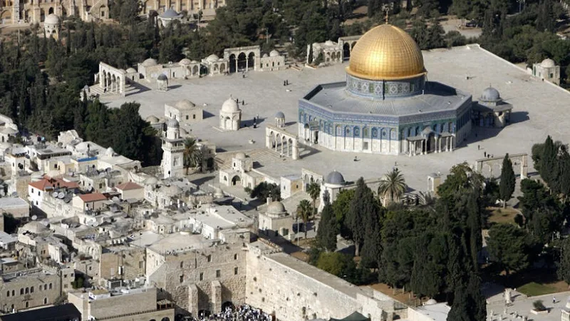 Ministro de Israel gera crise após orar em templo muçulmano