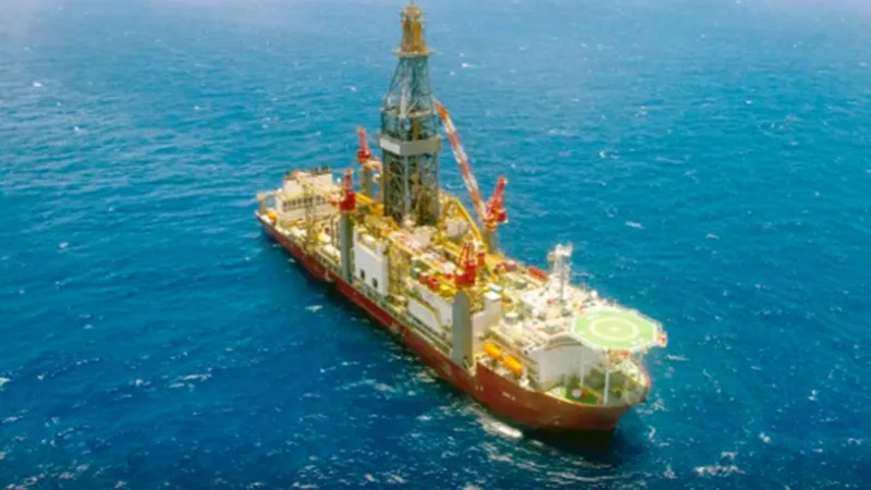 Greve na Petrobras completa cinco dias