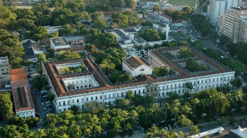 Universidade do Rio de Janeiro tem 120 vagas para professor