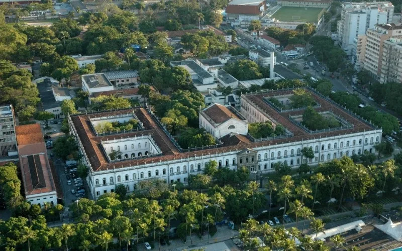 UFRJ universidade cvampusta Misto Brasil