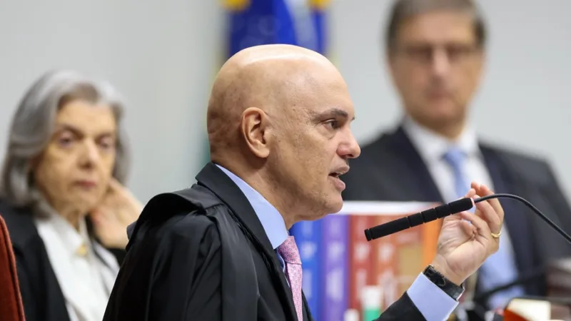 Alexandre de Moraes, ministro do STF, durante a sessão de julgamento que analisa acusações contra oito pessoas que planejaram o golpe de Estado/Gustavo Moreno/STF