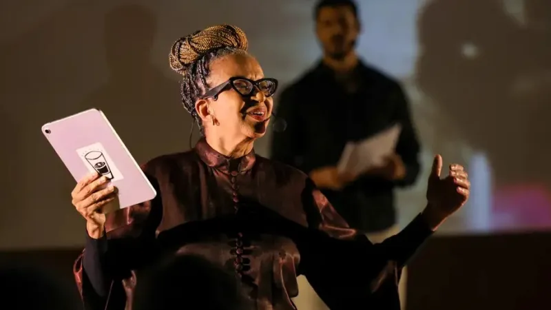 Juçara Marçal durante apresentação teatralizada da peça Ópera Poeira, na Casa Museu Padre Toledo, em Tiradentes, em Minas/Tomaz Silva/Agência Brasil