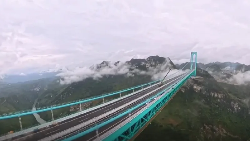 Ponte mais alta do mundo foi inaugurada na China