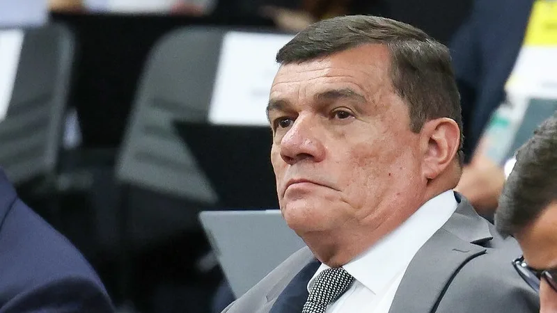 Os conspiradores e o faz de conta