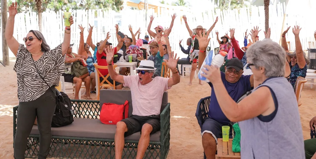 Idosos veteranos diversão Na Praia DF Misto Brasil