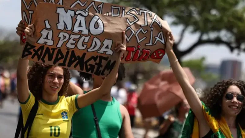 Manifestações em todo o Brasil contra a anistia