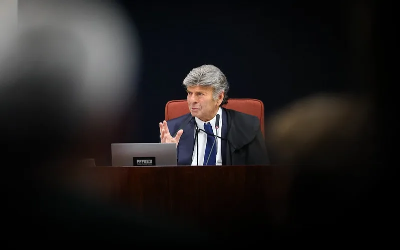 Ministro Luiz Fux STF sessão de julgamento Misto Brasil