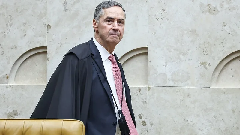 Três nomes aparecem como possíveis substitutos de Barroso