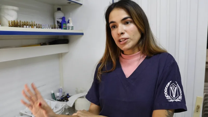 Flávia Amorim Patrício, veterinária responsável pela unidade móvel do Hvep, que atendeu gratuitamente em Santa Maria/Lúcio Bernardo Jr./Agência Brasília