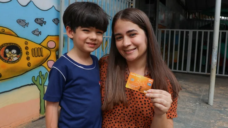 Patrícia Lemos e o filho Joaquim, que é atendido pelo Cartão Creche e que chega a 10 mil crianças no Distrito Federal/Joel Rodrigues/Agência Brasília