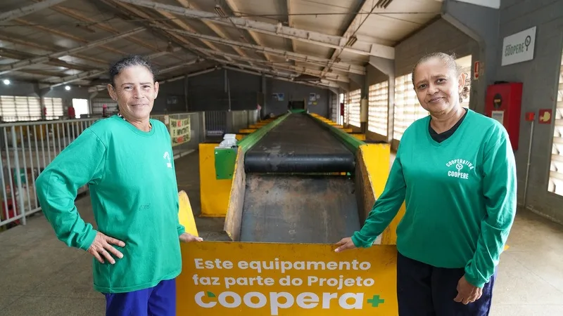 Cooperativa recebeu esteira para triagem de reclicláveis
