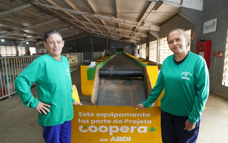 Esteira cooperativa recicláveis Misto Brasil