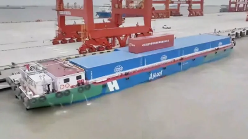 Primeiro navio de carga movido a metanol e eletricidade