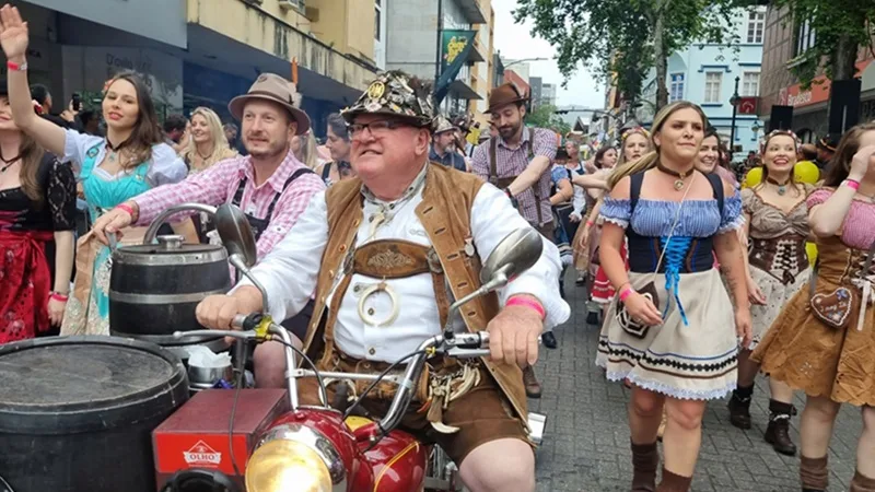 Filme registra a “saga do embaixador” da Oktoberfest