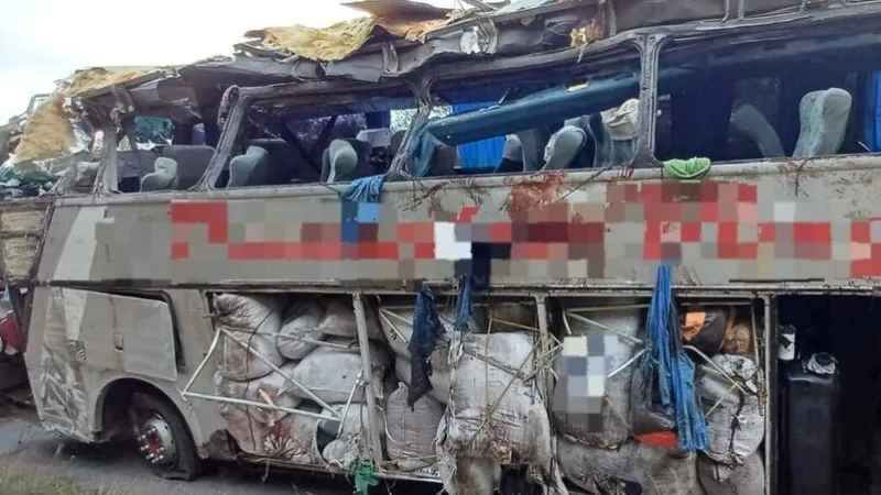 PRF confirma 15 mortes em acidente com ônibus