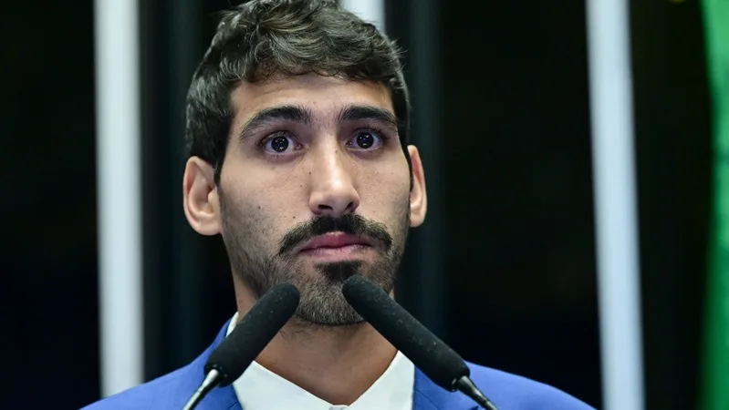 Sobrevivente de ataque terrorista comove no Senado