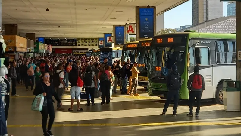 Ônibus e metrô com horários especiais e gratuidade nas passagens