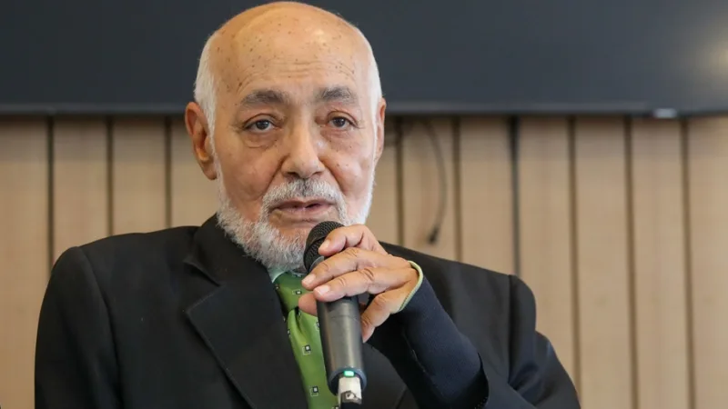 Justo Magalhães é o presidente da Associação Comercial e Industrial de Taguatinga, que recebeu a escritura da área ocupada há 48 anos/Renato Alves/Agência Brasília