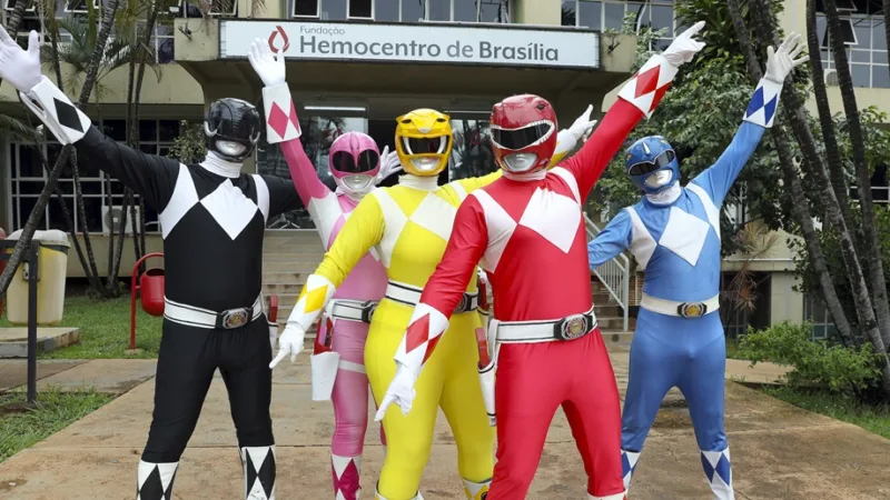 Voluntários fantasiados de Power Rangers fizeram uma ação na Semana Nacional do Doador de Sangue no Hemocentro/Lúcio Bernardo Jr./Agência Brasília