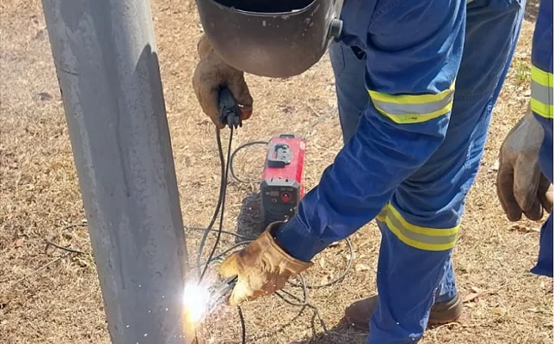 Postes soldagem fios elétricos roubo Misto Brasil