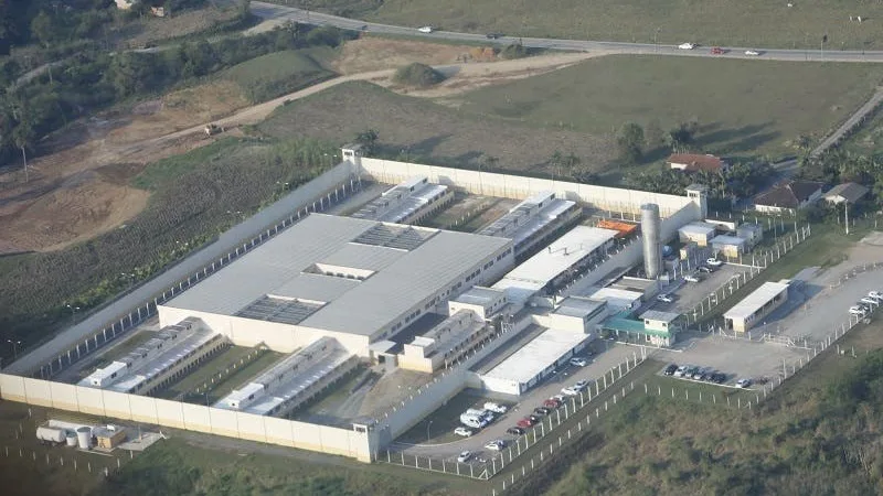 Consórcio assume sistema prisional e promete investir R$ 7 bi