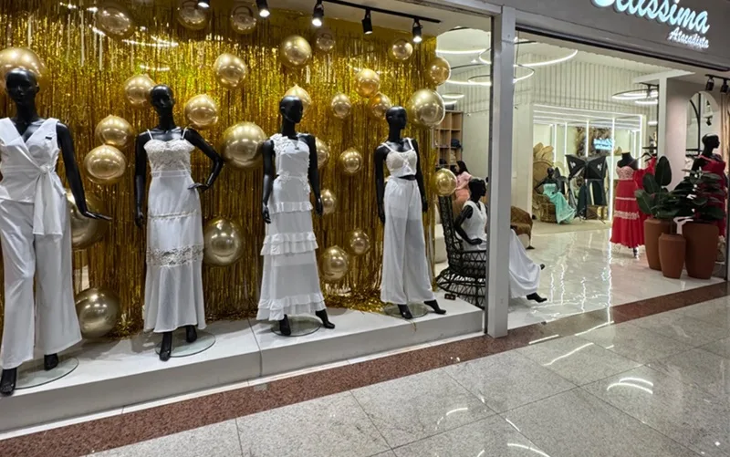 Moda ano novo branco e dourado Misto Brasil