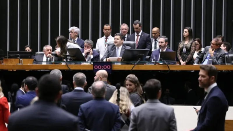 Suspenso pagamento de verba das emendas de relator