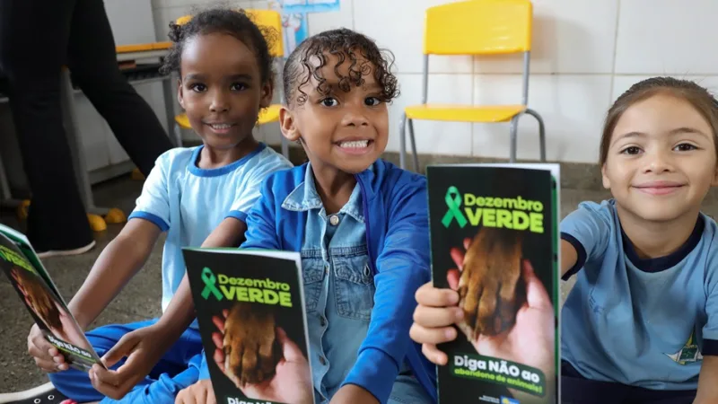 Crianças do CEF 02, da Estrutural,  são as primeiras a receber material e participar de bate-papos sobre o abandono animal/Lúcia Bernardo Jr./Agência Brasília